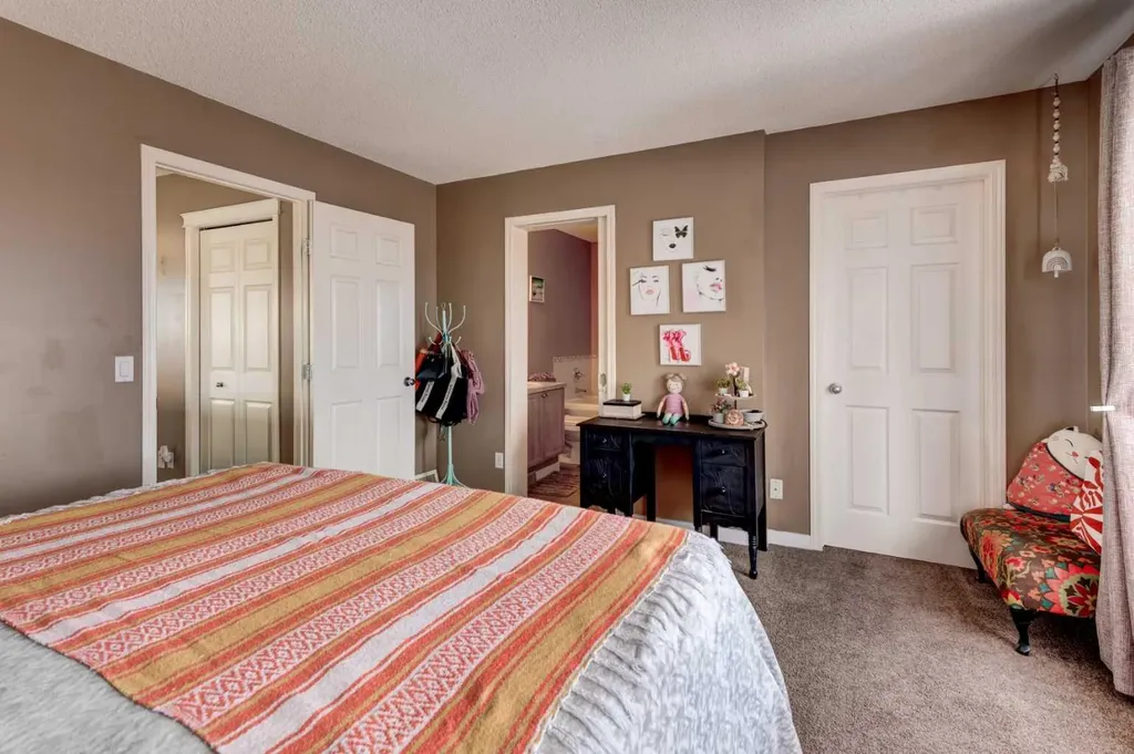 52 Bridlemeadows Common SW Calgary AB T2Y 4V4