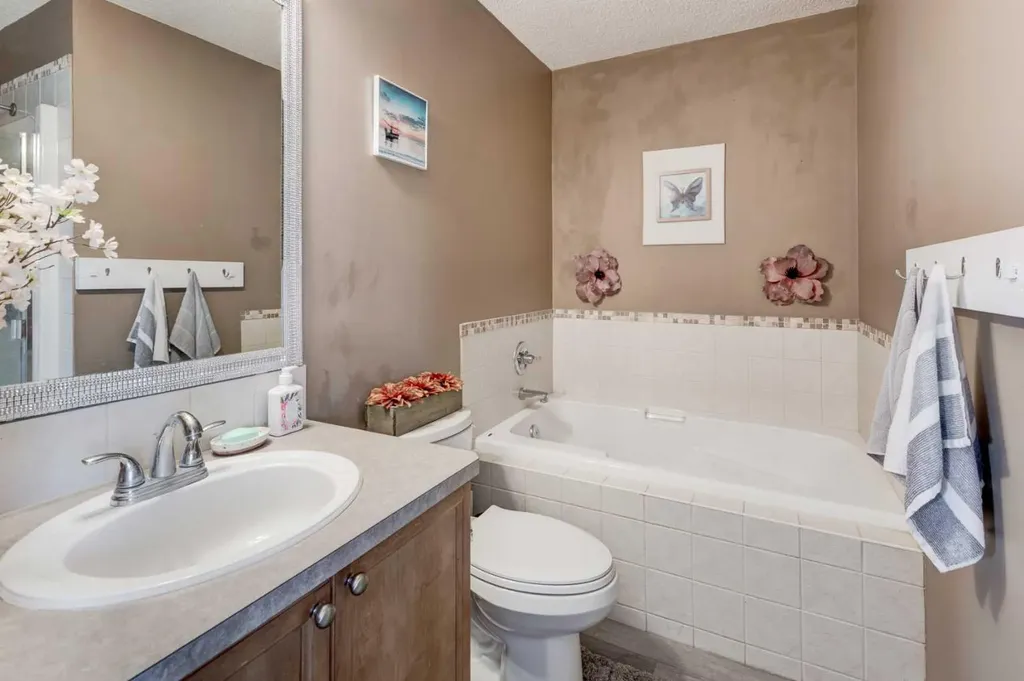 52 Bridlemeadows Common SW Calgary AB T2Y 4V4