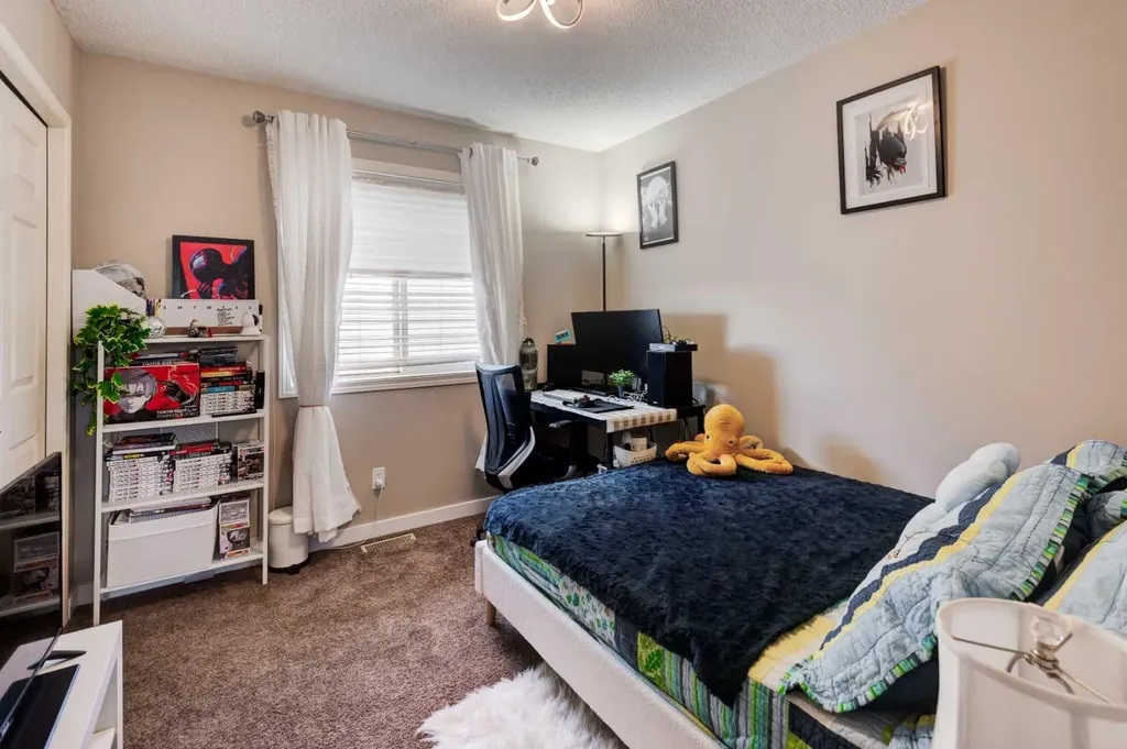 52 Bridlemeadows Common SW Calgary AB T2Y 4V4