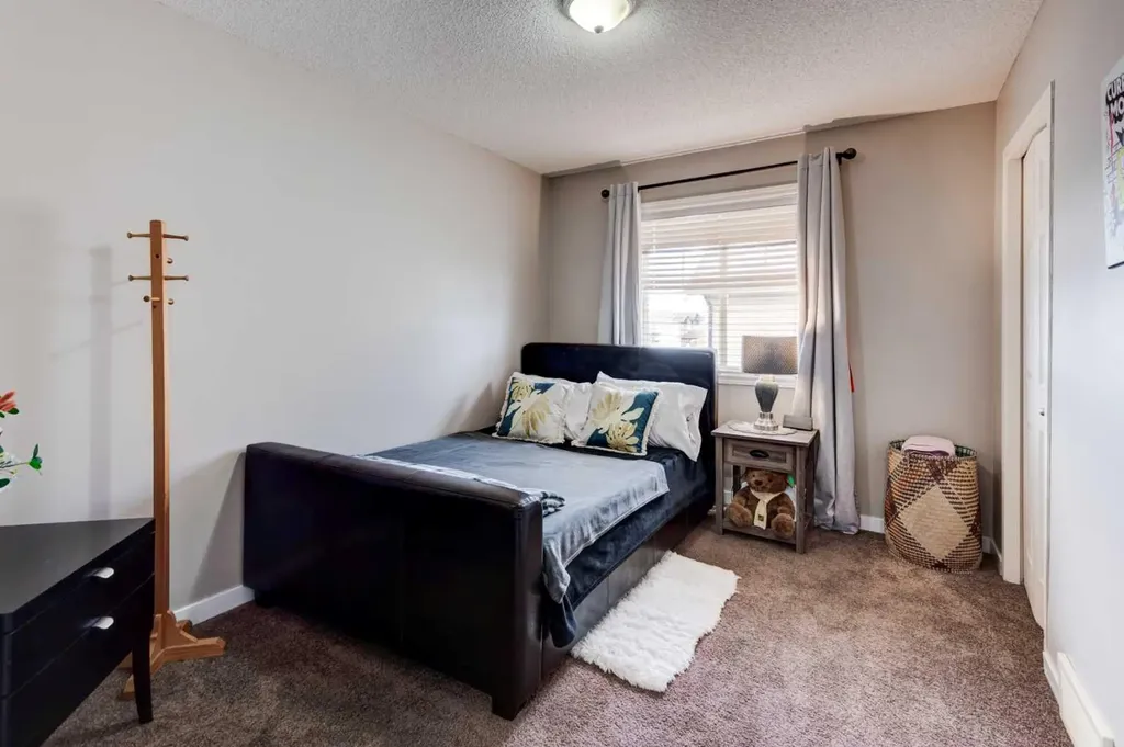 52 Bridlemeadows Common SW Calgary AB T2Y 4V4