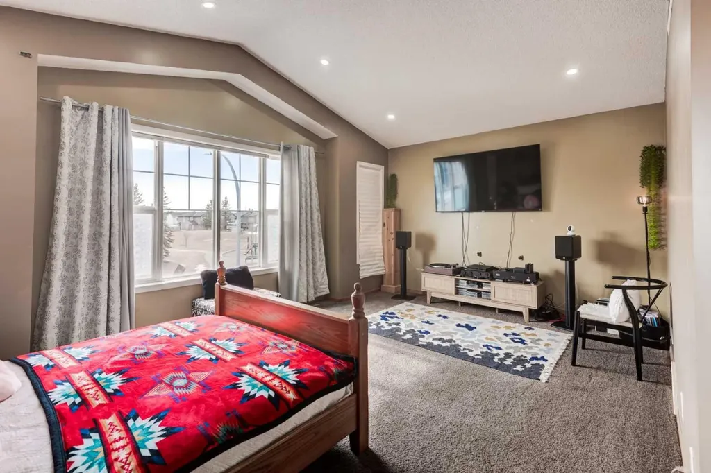 52 Bridlemeadows Common SW Calgary AB T2Y 4V4