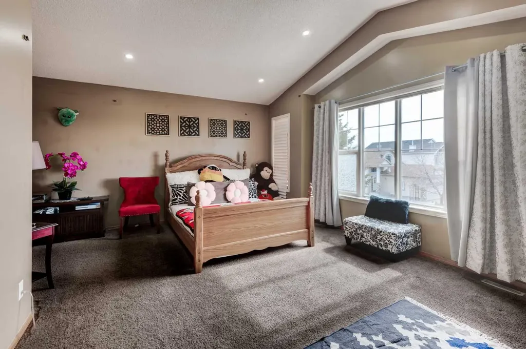 52 Bridlemeadows Common SW Calgary AB T2Y 4V4