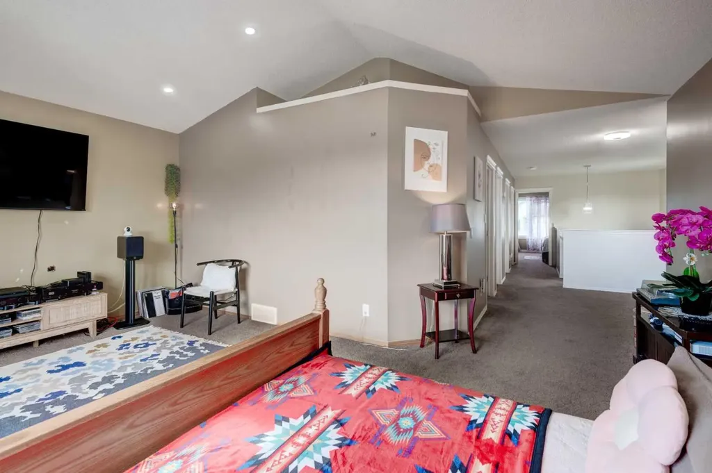 52 Bridlemeadows Common SW Calgary AB T2Y 4V4