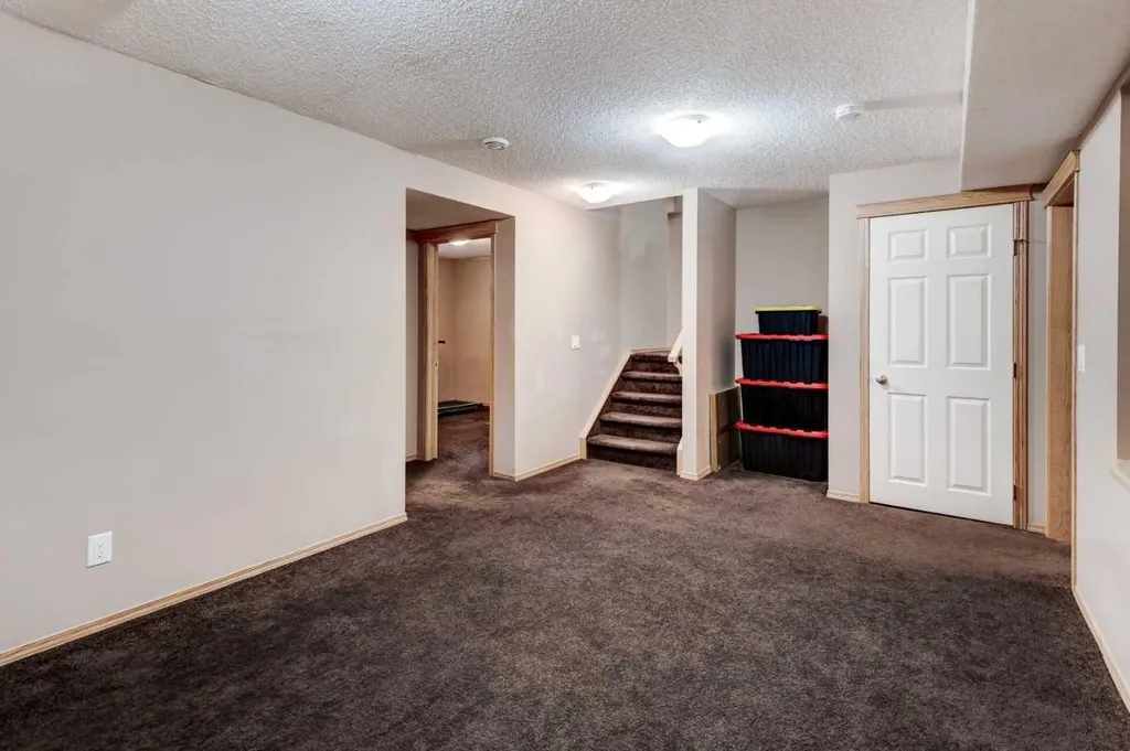 52 Bridlemeadows Common SW Calgary AB T2Y 4V4