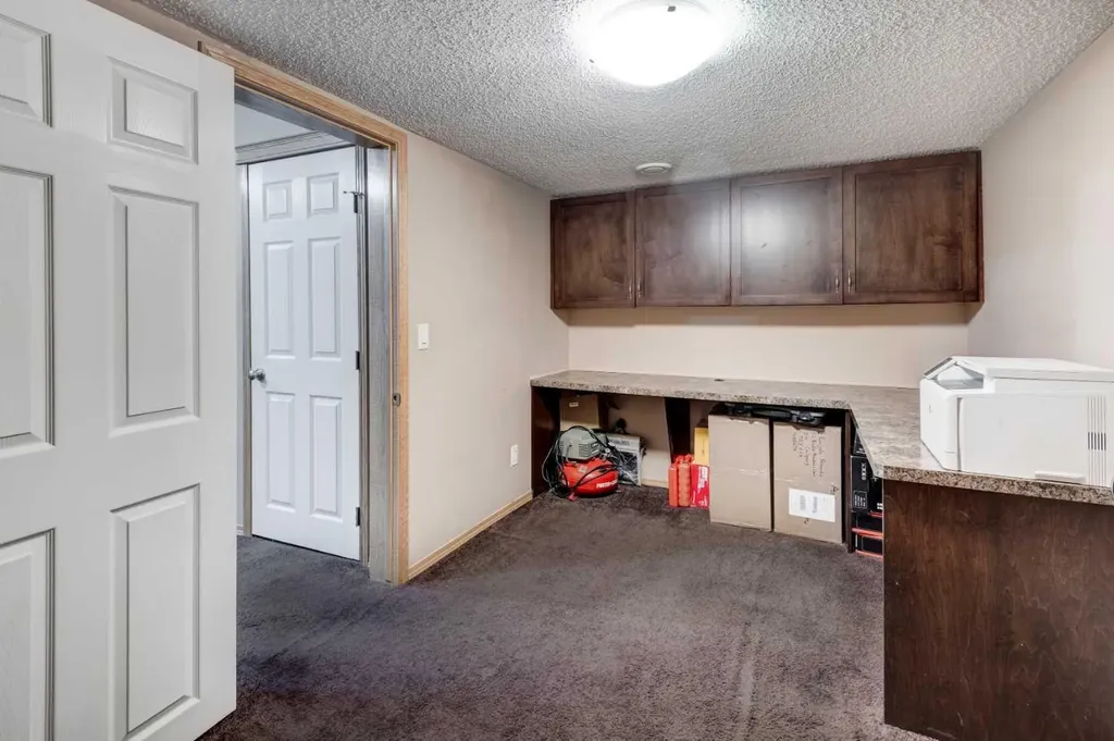 52 Bridlemeadows Common SW Calgary AB T2Y 4V4