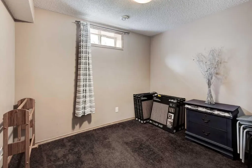52 Bridlemeadows Common SW Calgary AB T2Y 4V4