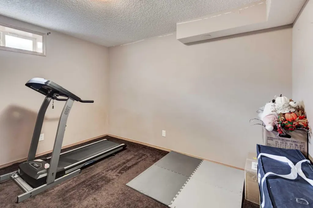 52 Bridlemeadows Common SW Calgary AB T2Y 4V4