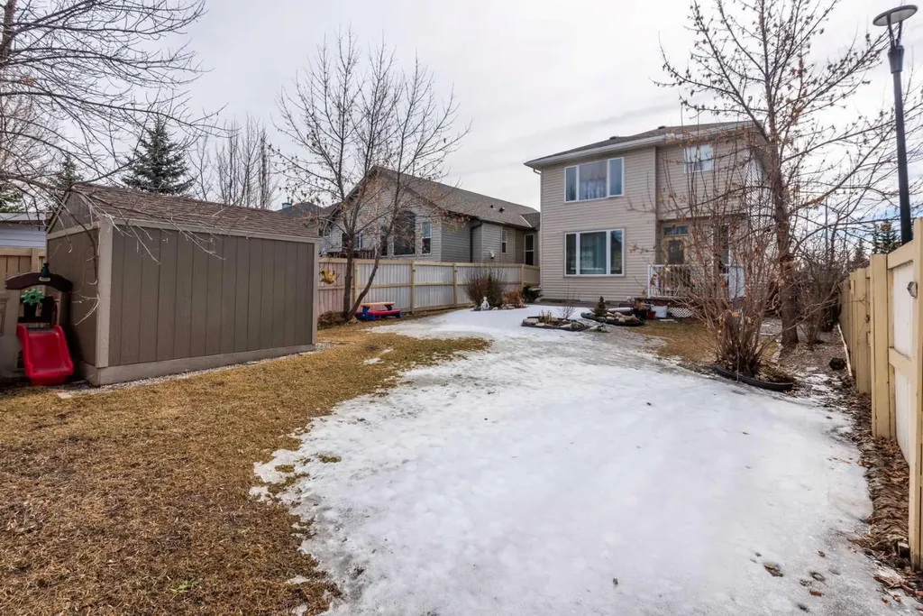 52 Bridlemeadows Common SW Calgary AB T2Y 4V4