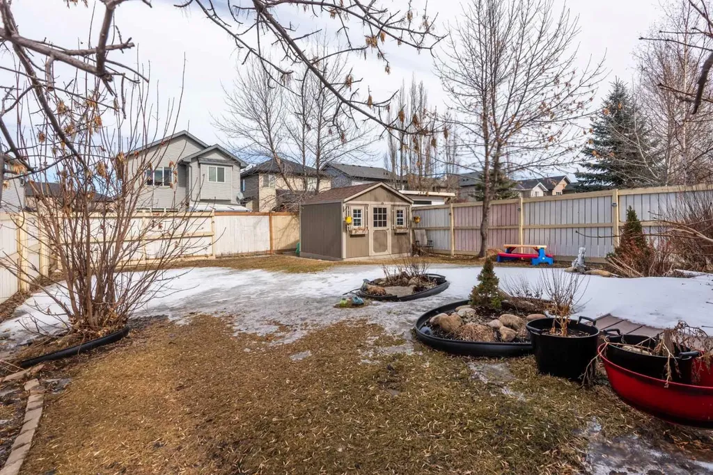 52 Bridlemeadows Common SW Calgary AB T2Y 4V4