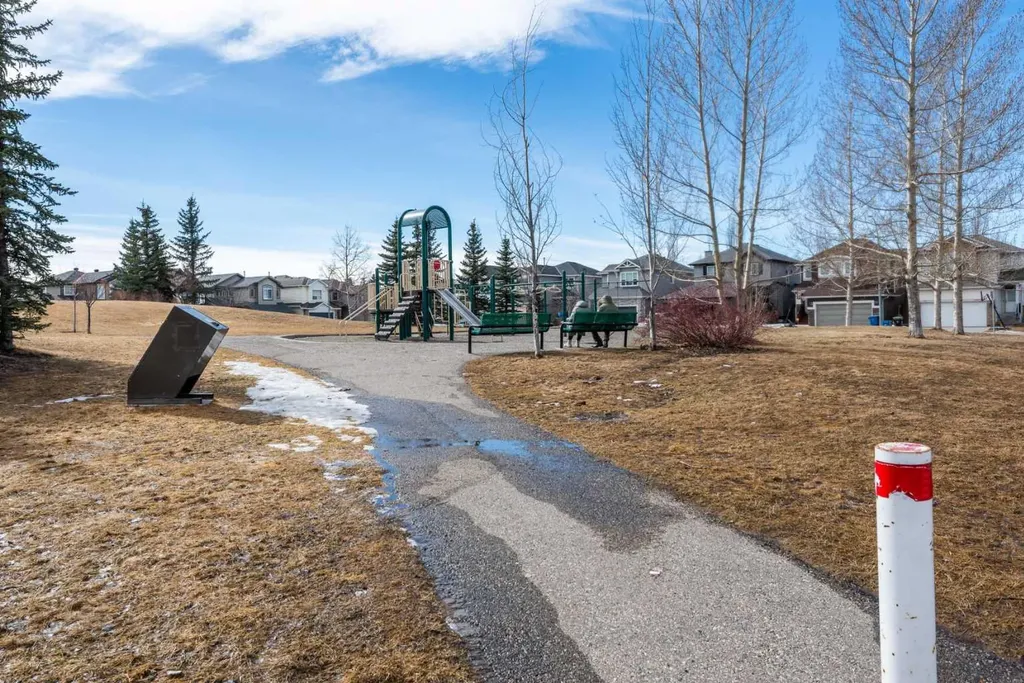 52 Bridlemeadows Common SW Calgary AB T2Y 4V4