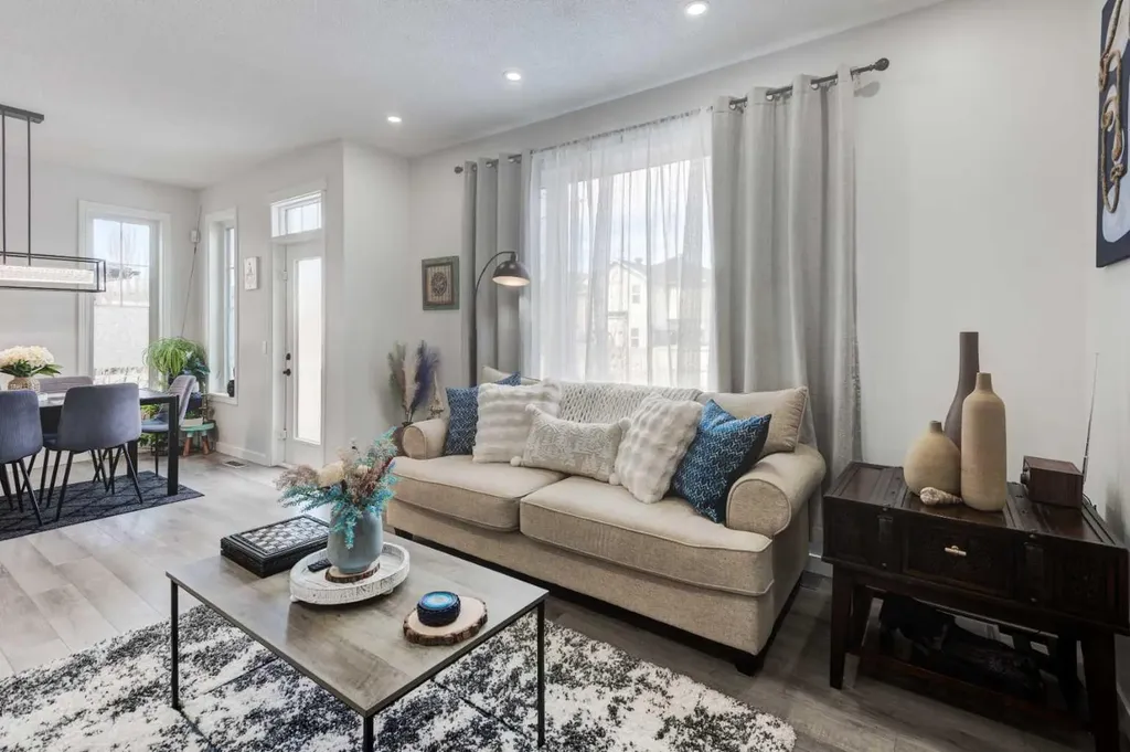 52 Bridlemeadows Common SW Calgary AB T2Y 4V4