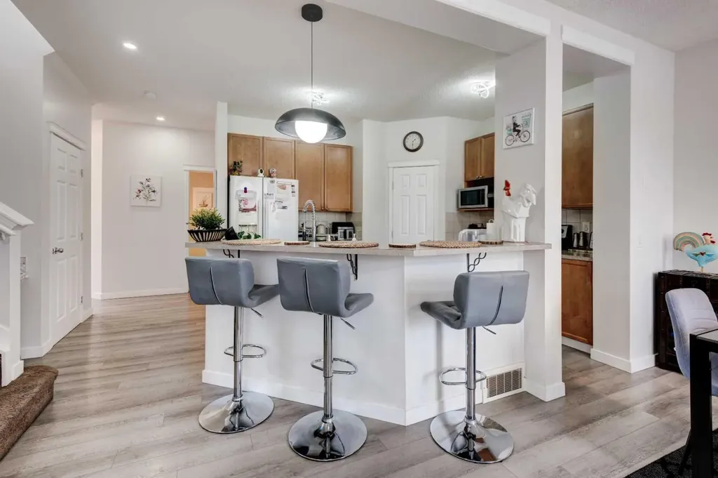 52 Bridlemeadows Common SW Calgary AB T2Y 4V4