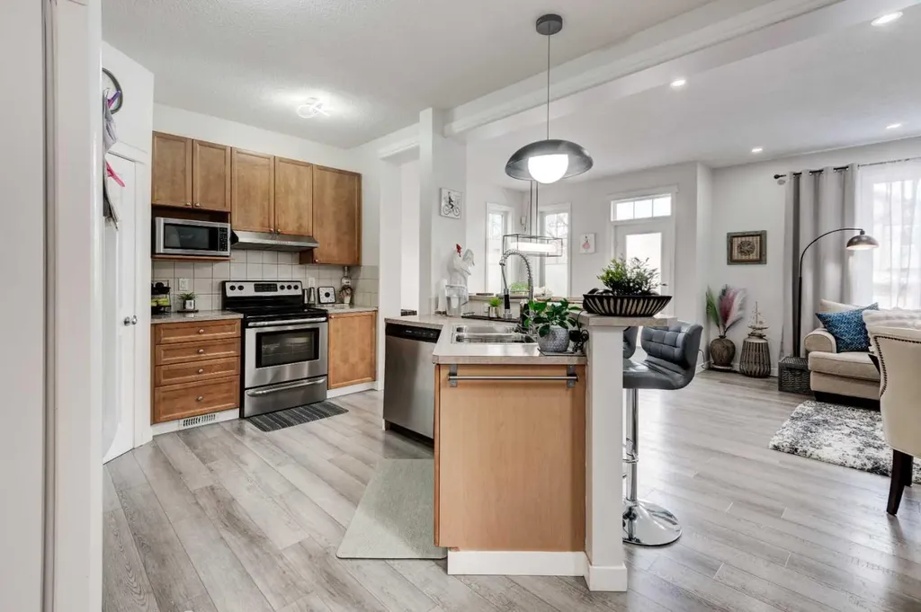 52 Bridlemeadows Common SW Calgary AB T2Y 4V4