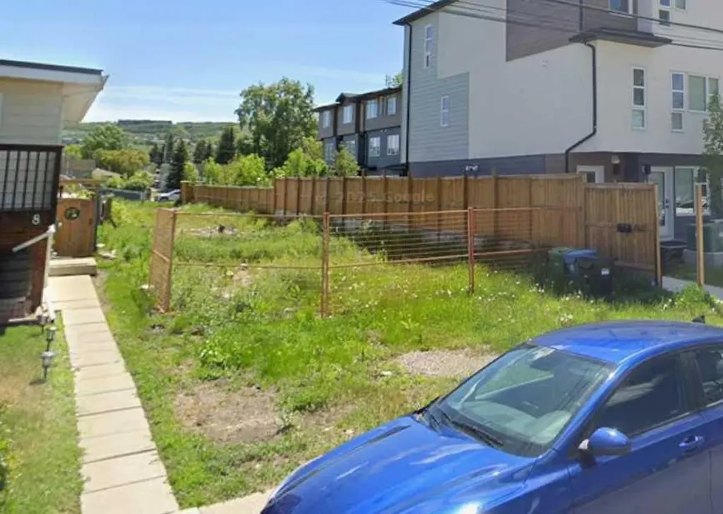 6519 36 Avenue NW Calgary AB T3B 1T6