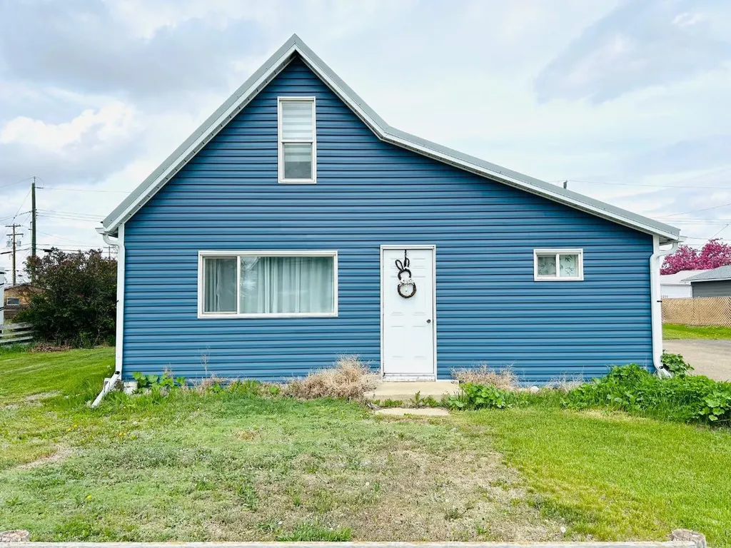 106 3 Avenue E Oyen AB T0J2J0