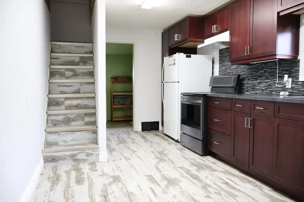 106 3 Avenue E Oyen AB T0J2J0