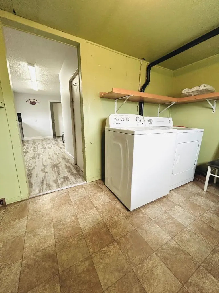 106 3 Avenue E Oyen AB T0J2J0