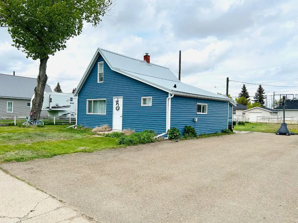 106 3 Avenue E Oyen AB T0J2J0