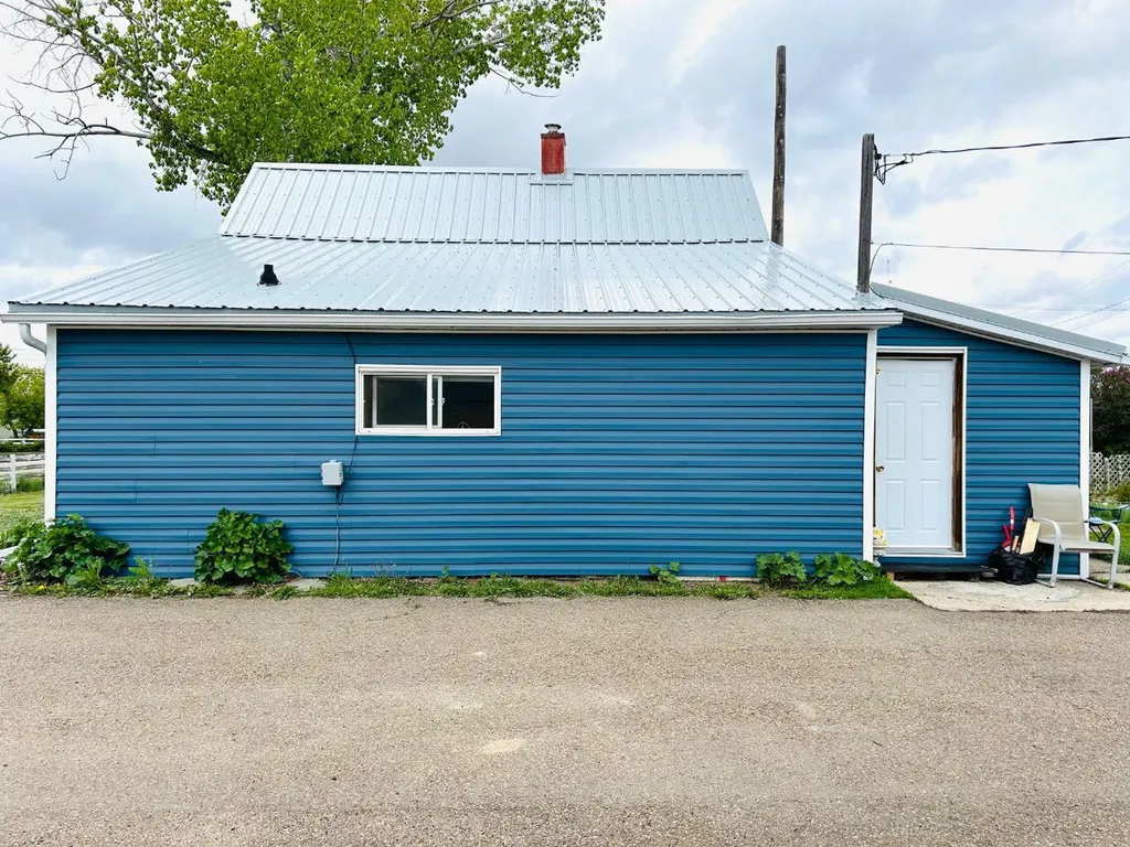 106 3 Avenue E Oyen AB T0J2J0