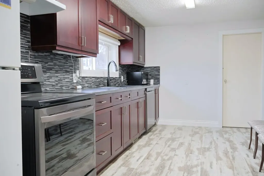 106 3 Avenue E Oyen AB T0J2J0