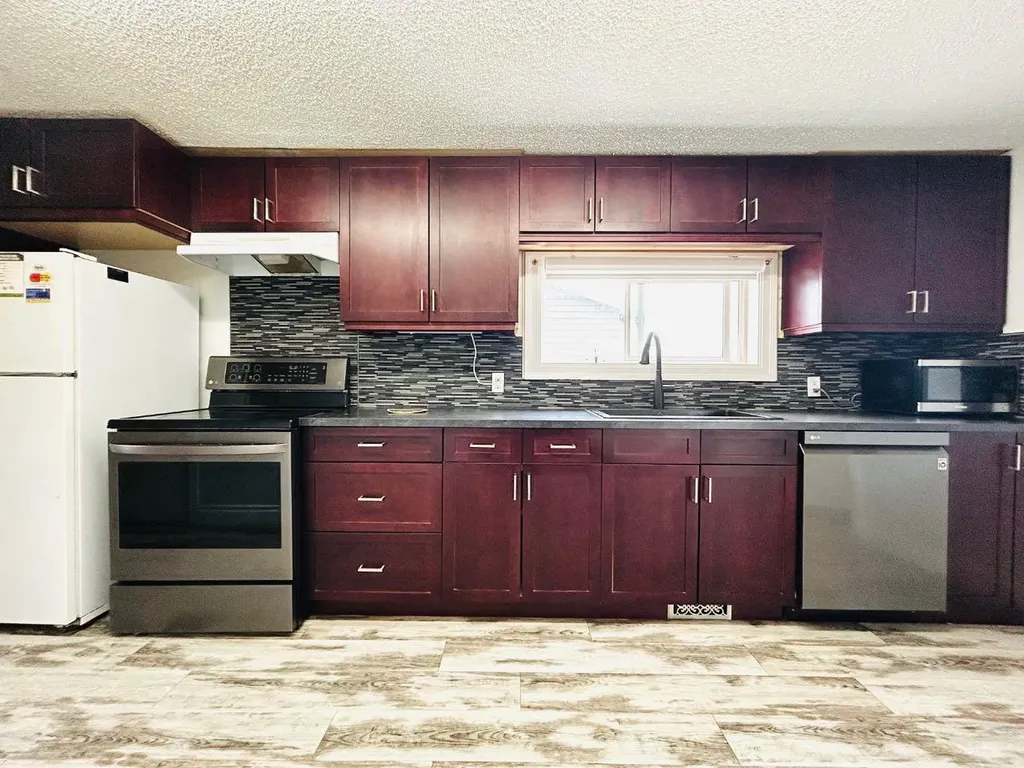 106 3 Avenue E Oyen AB T0J2J0