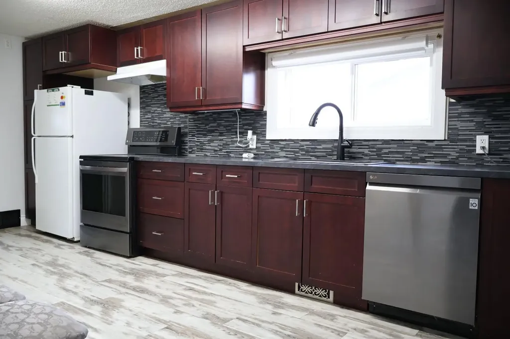 106 3 Avenue E Oyen AB T0J2J0