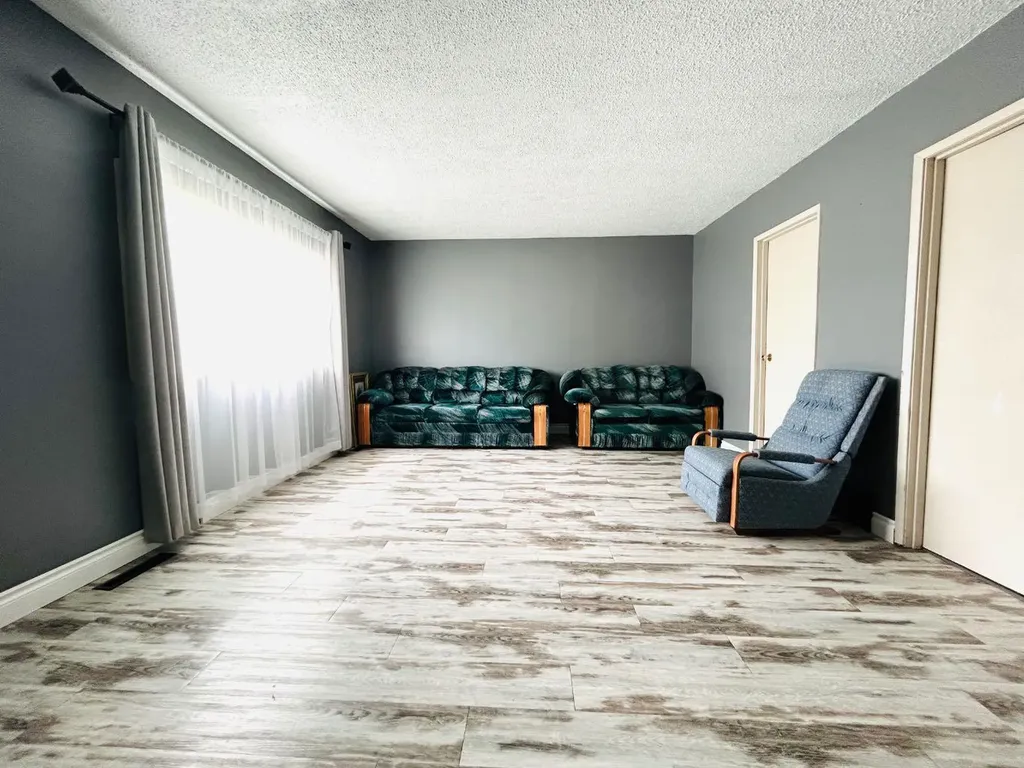 106 3 Avenue E Oyen AB T0J2J0