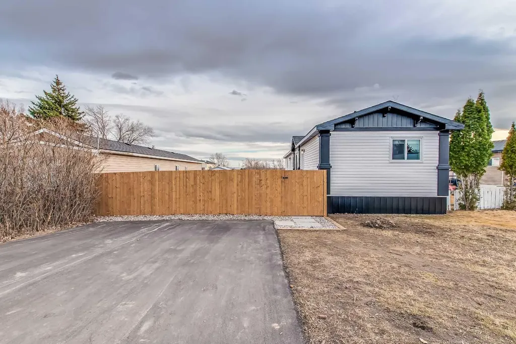 4000 13 Avenue SE Medicine Hat AB T1B 1J3