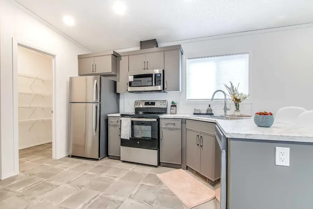 4000 13 Avenue SE Medicine Hat AB T1B 1J3
