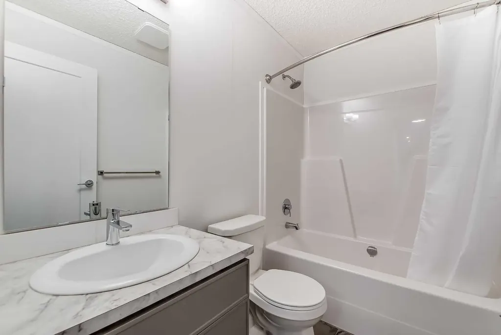 4000 13 Avenue SE Medicine Hat AB T1B 1J3
