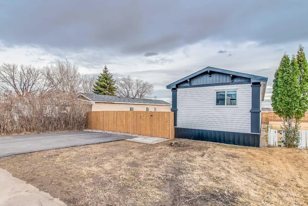 4000 13 Avenue SE Medicine Hat AB T1B 1J3