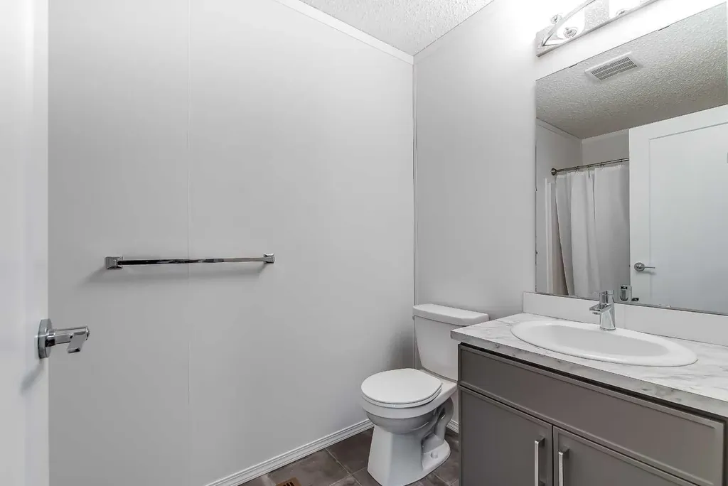 4000 13 Avenue SE Medicine Hat AB T1B 1J3