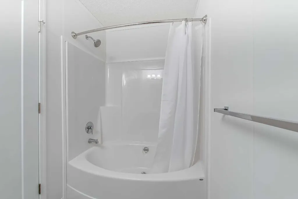 4000 13 Avenue SE Medicine Hat AB T1B 1J3
