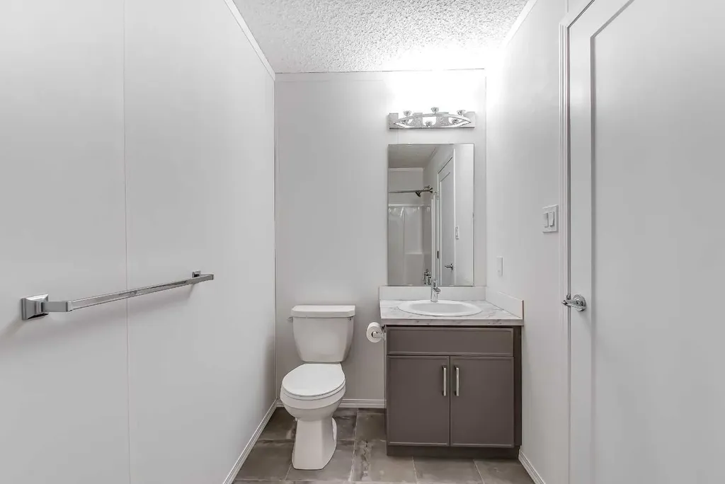 4000 13 Avenue SE Medicine Hat AB T1B 1J3