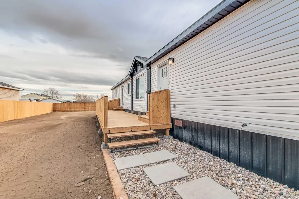 4000 13 Avenue SE Medicine Hat AB T1B 1J3