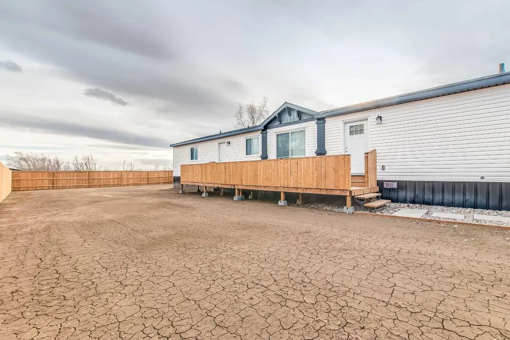 4000 13 Avenue SE Medicine Hat AB T1B 1J3