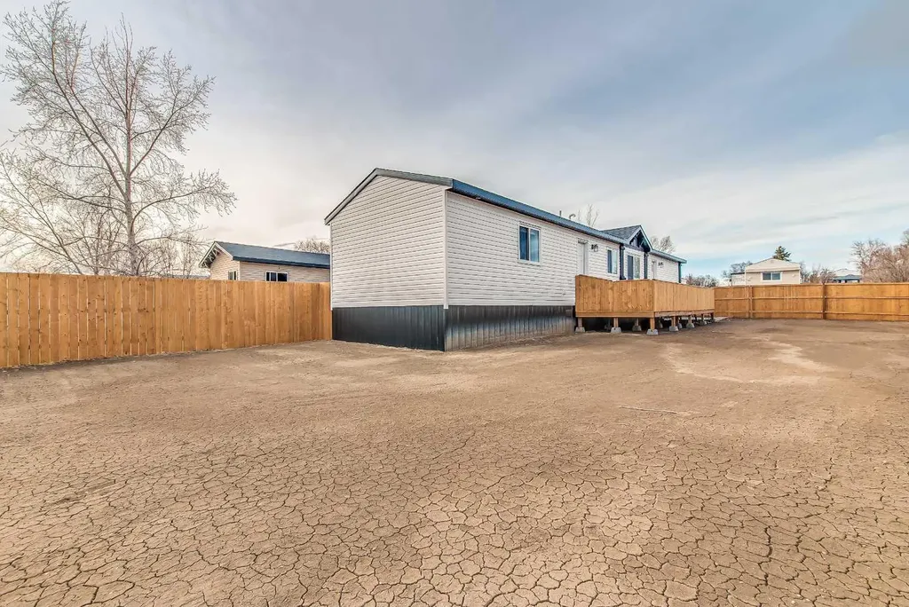 4000 13 Avenue SE Medicine Hat AB T1B 1J3