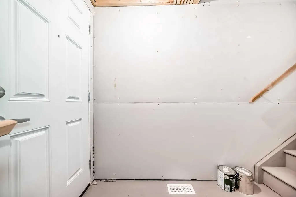 72 Carringwood Rise NW Calgary AB T3P 0R8