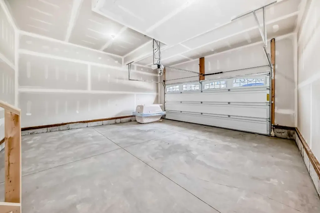 72 Carringwood Rise NW Calgary AB T3P 0R8