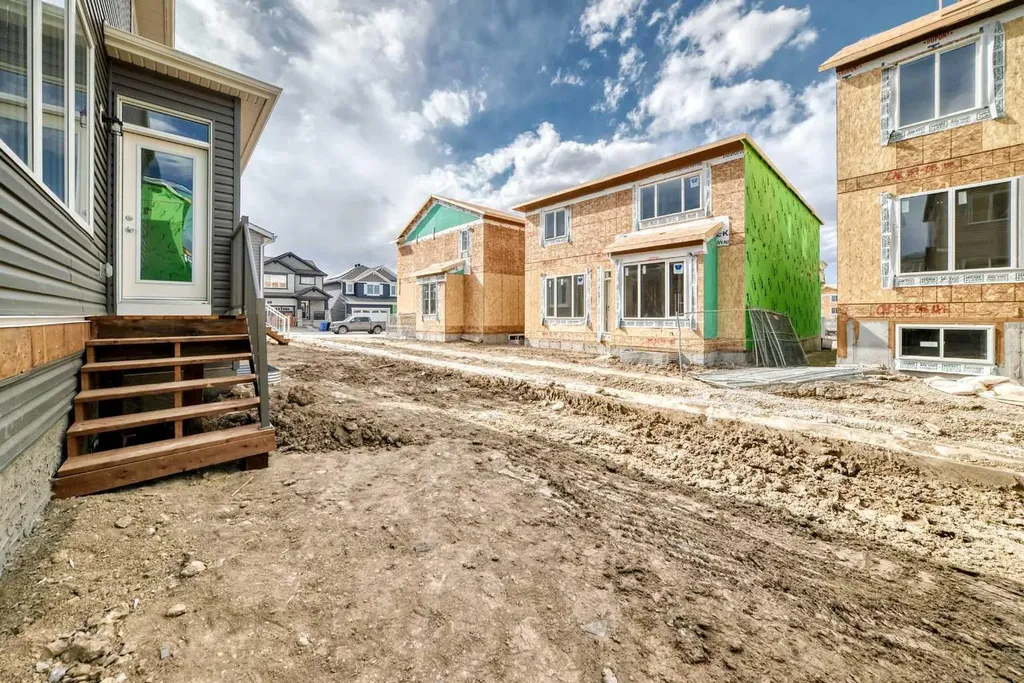 72 Carringwood Rise NW Calgary AB T3P 0R8