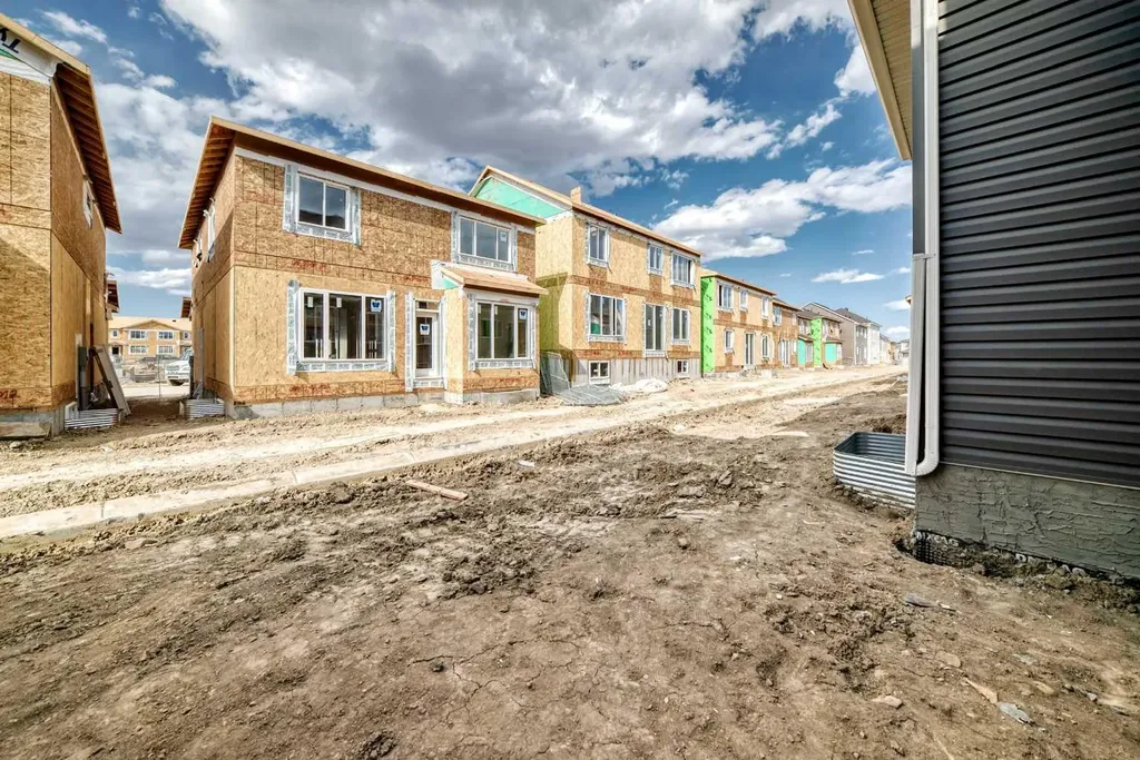 72 Carringwood Rise NW Calgary AB T3P 0R8