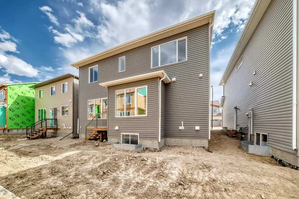 72 Carringwood Rise NW Calgary AB T3P 0R8