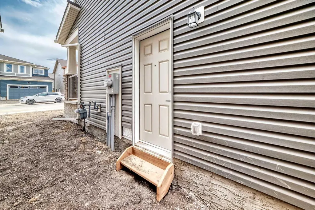72 Carringwood Rise NW Calgary AB T3P 0R8