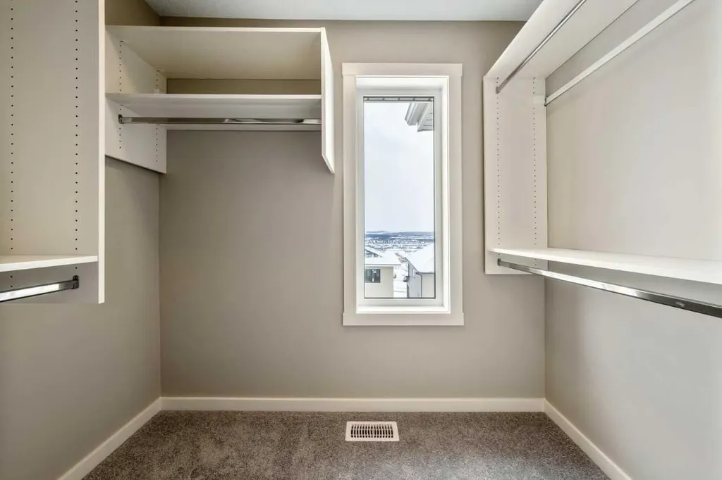 370 Heritage Boulevard Cochrane AB T4C0L3