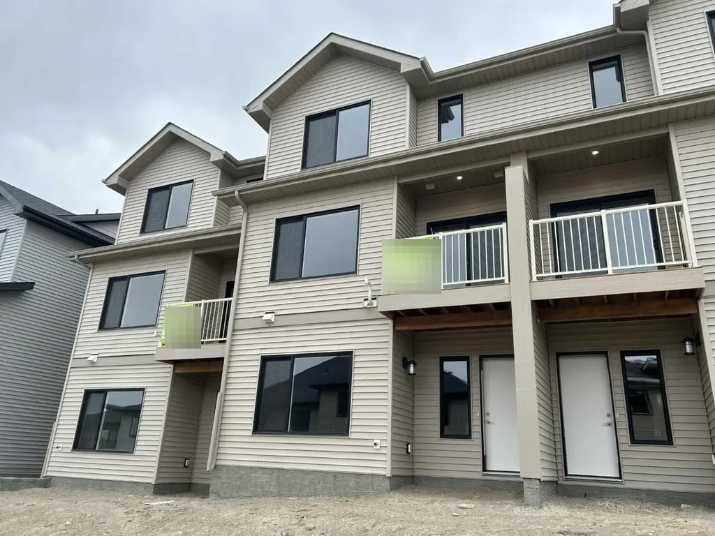 370 Heritage Boulevard Cochrane AB T4C0L3