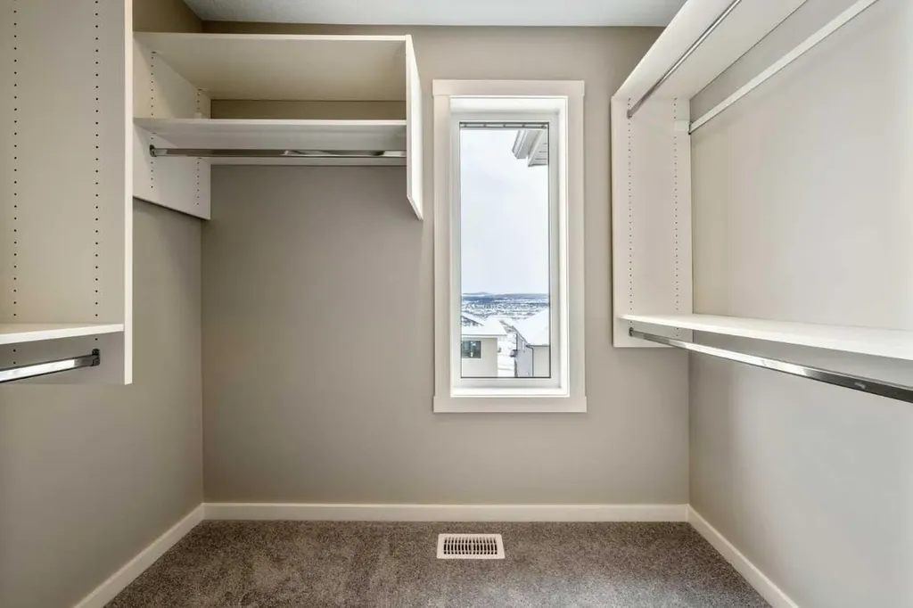 370 Heritage Boulevard Cochrane AB T4C0L3
