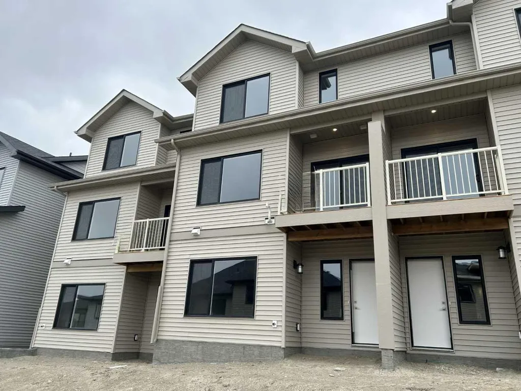 370 Heritage Boulevard Cochrane AB T4C0L3