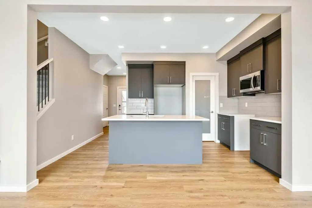 370 Heritage Boulevard Cochrane AB T4C0L3