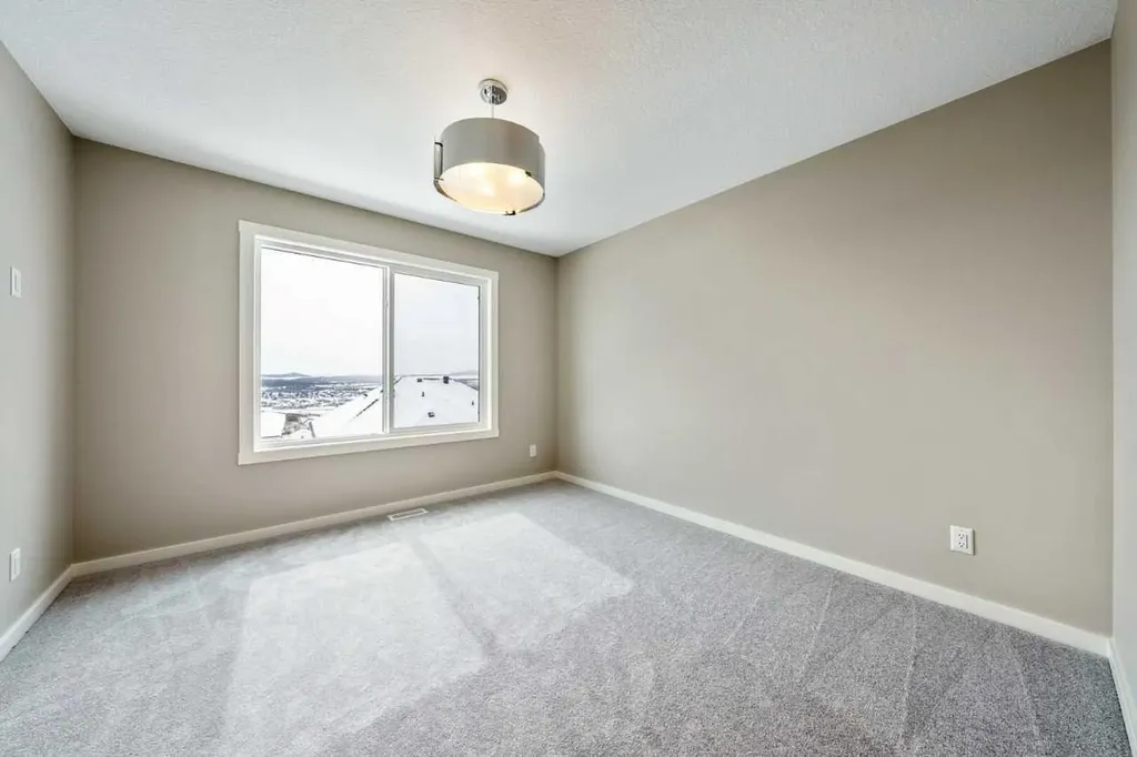 370 Heritage Boulevard Cochrane AB T4C0L3