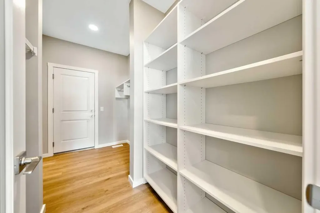 370 Heritage Boulevard Cochrane AB T4C0L3